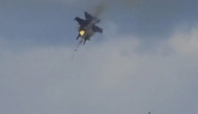যুক্তরাষ্ট্রে মাঝ আকাশে দুই যুদ্ধবিমানের সংঘর্ষ
