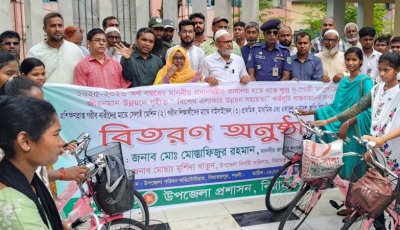 নিয়ামতপুরে ক্ষুদ্র নৃ-গোষ্ঠী শিক্ষার্থীদের মাঝে বাইসাইকেল, নারীদের মাঝে সেলাই মেশিন বিতরণ