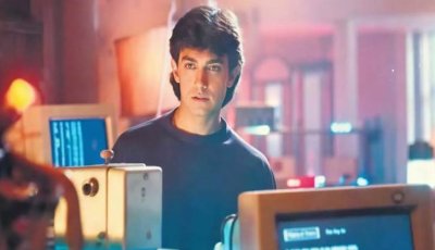আমিরের ‘টাইম মেশিন’ কেন আলোর মুখ দেখেনি?