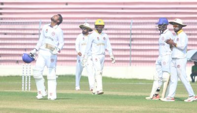নাঈমের অপরাজিত ১৭১, প্রথম ইনিংসে ঢাকার সংগ্রহ ২৯৩
