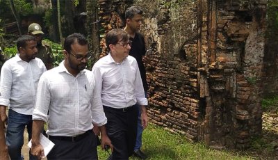 নাটোর রাজবাড়ি পরিদর্শনে বাংলাদেশে নিযুক্ত ফ্রান্সের রাষ্ট্রদূত