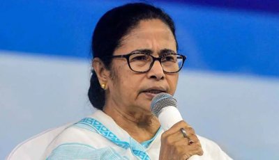 বিজেপি এগিয়ে, মমতা বললেন ‘ওয়েট অ্যান্ড সি’