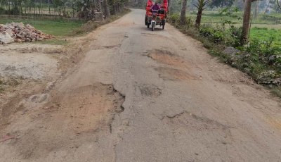 বদলগাছী কার্যাদেশের এক বছর অতিবাহিত হলে ও সড়ক সংস্কারের কাজ শুরু করতে পারে নি ঠিকাদার