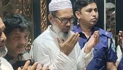 পটিয়ায় হাতকড়া নিয়ে মায়ের জানাজায় আওয়ামী লীগ নেতা