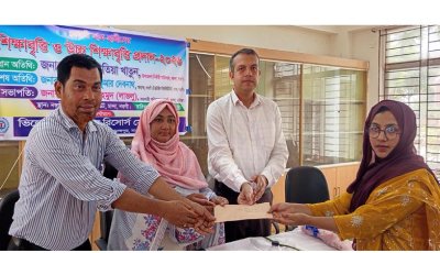 মান্দায় ভার্কের শিক্ষাবৃত্তি পেল ৩২ মেধাবী শিক্ষার্থী