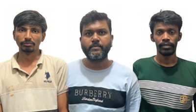 নগরীতে অনলাইন জুয়ার অভিযোগে তিনজন গ্রেফতার