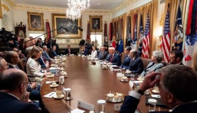 হরমুজ নিয়ে নতুন সংকট, হোয়াইট হাউসে ট্রাম্পের জরুরি বৈঠক