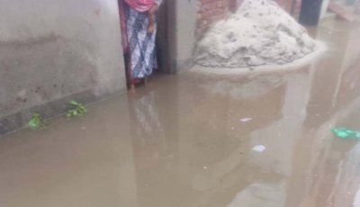 পত্নীতলায় বৃষ্টির পানিতে জলাবদ্ধতা, বেড়েছে জনদুর্ভোগ!