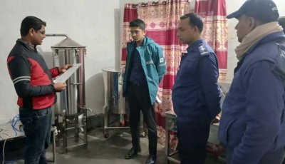 পুঠিয়ায় অনুমোদনহীন কসমেটিকস কারখানাকে জরিমানা