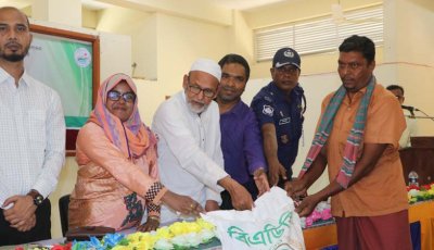 নিয়ামতপুর দশ হাজার কৃষক পেল প্রণোদনার সার ও বীজ