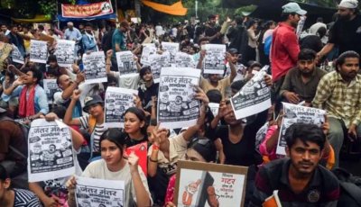 দিল্লিতে ছাত্র আন্দালন: ঝাঁঝ বাড়তেই বড় বার্তা কেন্দ্রের! ‘যে কোনও সময়ে, যে কোনও স্থানে’