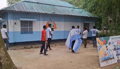 জয়পুরহাটের ‘আর্জেন্টিনা বাড়ি’, আছে মেসির বিশাল প্রতিকৃতিও
