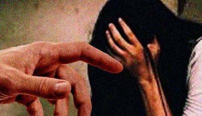 বাড়িতে লুটপাটের পর নারীকে গণধর্ষণ, কাঠের টুকরো ঢোকানো হল যৌনাঙ্গে!