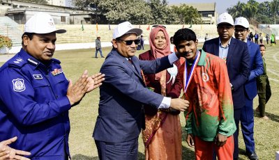 সুষ্ঠু সুন্দর সমাজ বিনির্মাণে খেলাধুলার বিকল্প নেই : বিভাগীয় কমিশনার