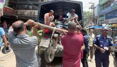 পাবনায় যানজট নিরসনে ট্রাফিক পুলিশের অভিযান; ২০টি যানবাহন জব্দ, মামলা ২৪টি