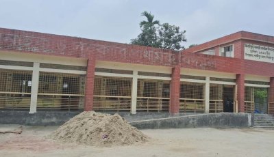পার্বতীপুরে  নিজেরা স্কুলের গাছ কেটে দোষ চাপালেন স্কুল শিক্ষককের ঘাড়ে