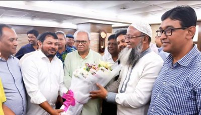 বিএনপির ভারপ্রাপ্ত মহাসচিব রিজভীর সাথে রাসিক প্রশাসক মাহফুজুর রহমান রিটনের সৌজন্য সাক্ষাৎ