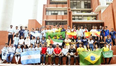 বিশ্বকাপ উপলক্ষে বরেন্দ্র বিশ্ববিদ্যালয়ের সাংবাদিকতা বিভাগের ‘জার্সি ডে’ উদযাপন