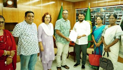 সৌরবিদ্যুৎ প্রকল্প বাস্তবায়নের উদ্যোগ গ্রহণের আবেদন জানিয়ে রাসিক প্রশাসককে স্মারকলিপি প্রদান