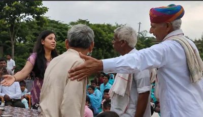 দলিত সম্প্রদায়ের হওয়ায় চেয়ার থেকে উঠিয়ে দুই ব্যক্তিকে বসানো হলো নিচে