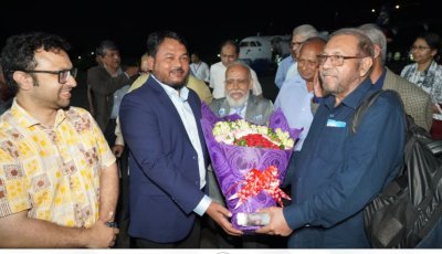 বিএনপি মিডিয়া সেলের আহ্বায়ক পাভেলকে রাসিক প্রশাসকের ফুলেল শুভেচ্ছা