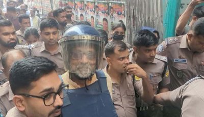 আখতারুজ্জামানের জামিন শুনানিতে এজলাসে হট্টগোল, বাইরে হাতাহাতি