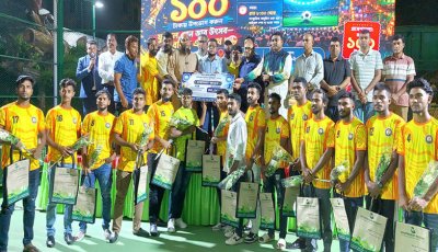 বিশ্বকাপ ফাইনালের রাতে জেলায় চ্যাম্পিয়ন ঈশ্বরদীর দলকে সংবর্ধনা
