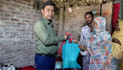 শিবগঞ্জে তিন নবজাতকের পাশে ইউএনও মাজহারুল