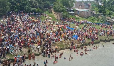 কানসাটে ঐতিহ্যবাহী দশহারা গঙ্গাস্নান, পুণ্যার্থীদের ঢল
