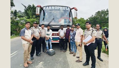 ‘কাট-আউট’ পদ্ধতিতে পাচার হচ্ছিল হেরোইন, গ্রেফতার বাহক