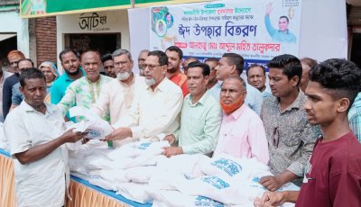 বগুড়ার আদমদীঘি উপজেলা যুবদলের ইদ সামগ্রী বিতরণ