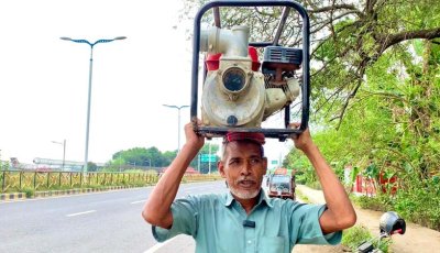 তেলের খোঁজে সেচ পাম্প কাঁধে কৃষক, সেচের অভাবে মাঠে শুকায় ফসল