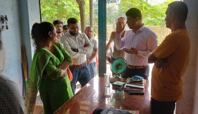 চাটমোহরে বেশি দামে সার বিক্রি করায় ৪ ব্যবসায়ীকে জরিমানা