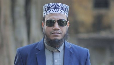 কলেজে গিয়ে অবরুদ্ধ এমপি আমির হামজা