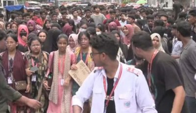 বগুড়ায় শিক্ষামন্ত্রীর পদত্যাগের দাবিতে বিক্ষোভ মিছিল
