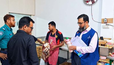 রাজশাহীতে অনুমোদনহীন জন্মদিনের কেক উৎপাদন, বেকারিকে জরিমানা