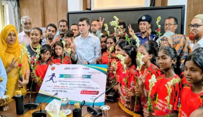 প্রাথমিক ফুটবলে চ্যাম্পিয়ন সাঁথিয়ার জোড়গাছা ফুটবল দলকে জেলা প্রশাসনের সংবর্ধনা