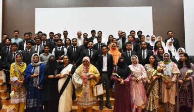 বরেন্দ্র বিশ্ববিদ্যালয়ে নবীন আইনজীবীদের সম্মাননা প্রদান