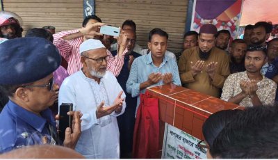সাপাহার বাজারে আরসিসি সড়ক নির্মাণ কাজের ভিত্তিপ্রস্তর স্থাপন