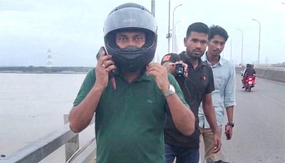 পাকশী লালন শাহ সেতুতে ভুয়া পুলিশ সেজে অর্থ আদায়ের ভিডিও ভাইরাল