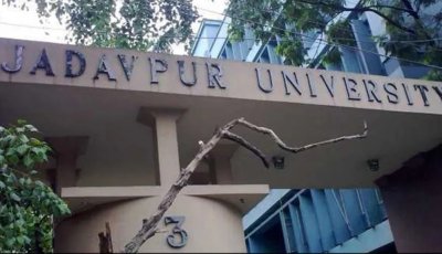 হিজাব বিতর্কে তোলপাড় যাদবপুর বিশ্ববিদ্যালয়, ২৪ দিনের ছুটিতে গেলেন বিভাগীয় প্রধান