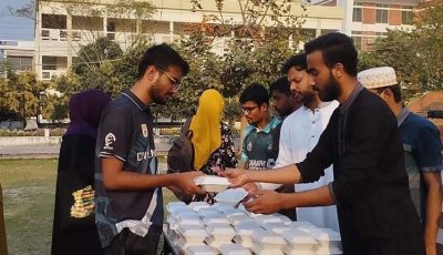 ছাত্রদল কর্মী মঞ্জুরুলের উদ্যোগে ২০ টাকায় ১০ আইটেমের ইফতার!