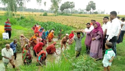 পত্নীতলায় খাল খনন কর্মসূচির উদ্বোধন
