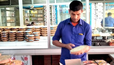 রমজানে চাহিদা বেড়েছে বগুড়ার টক দইয়ের