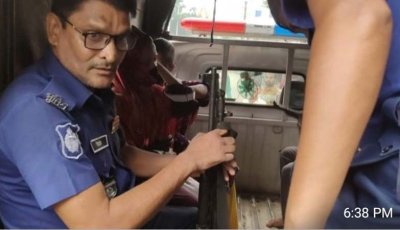 চাঁপাইনবাবগঞ্জে অনৈতিক কাজের অভিযোগে যুবক-যুবতীসহ চারজন আটক