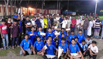 বিশ্বকাপ ফুটবলের উন্মাদনায় ঈশ্বরদীর প্রীতি ফুটবল ম্যাচ