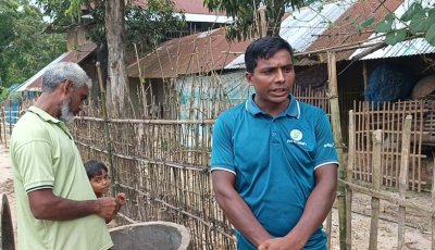 সাপাহারে বাঁশের বেড়া দিয়ে বসতবাড়ি ঘিরে একটি পরিবারকে অবরুদ্ধ, থানায় অভিযোগ