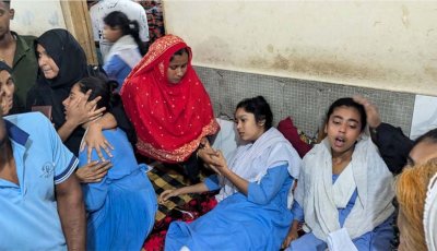 ঈশ্বরদীর মুলাডুলি উচ্চ বিদ্যালয়ে অসুস্থ হয়ে হাসপাতালে ভর্তি ৬৫ শিক্ষার্থী