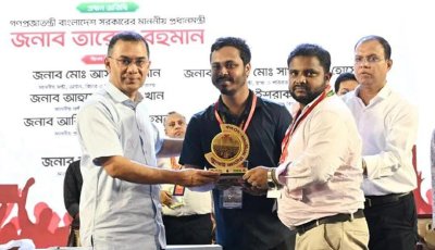 জুলাই স্মৃতি স্মারক তুলে দিলেন প্রধানমন্ত্রী তারেক রহমান