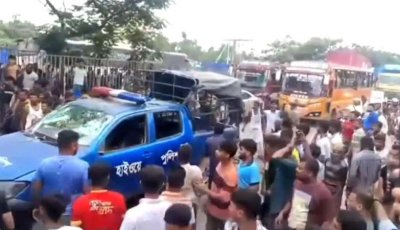 কুমিল্লায় পুলিশ-জনতা সংঘর্ষ, গাড়ি ভাঙচুর